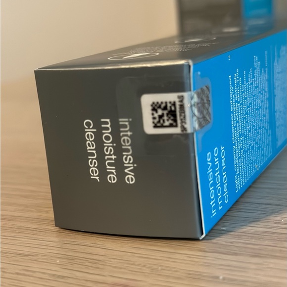 Dermalogica intensive moisture cleanser - 5.1 FL OZ/150 mL - Picture 2 of 5